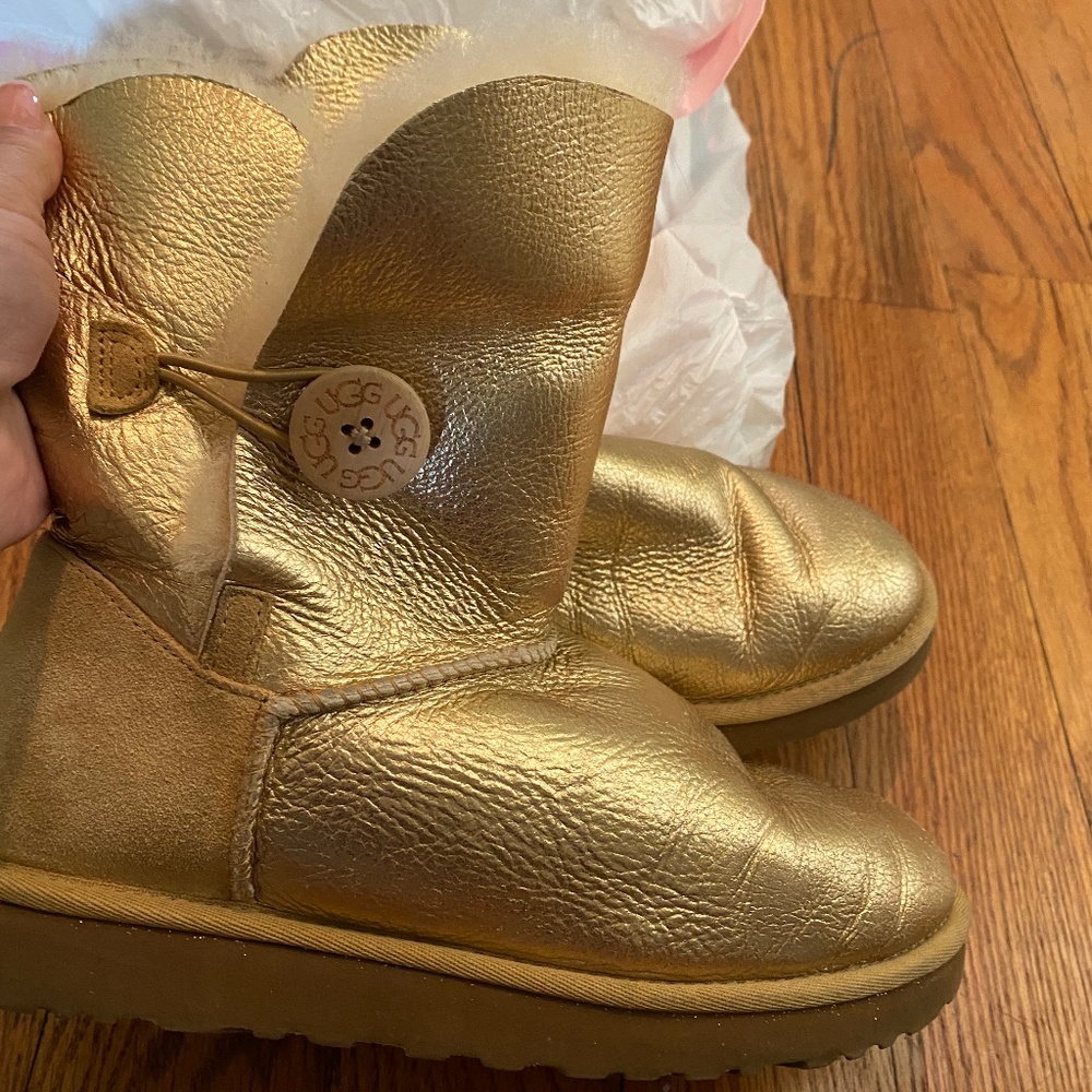 Gold short uggs